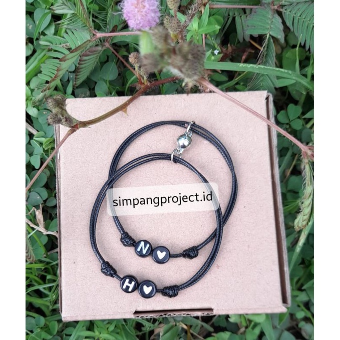 GELANG COUPLE MAGNET INISIAL LOVE ( ISI 2 GELANG )
