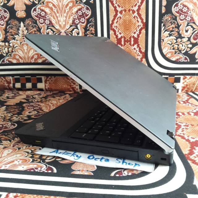 Laptop Lenovo ThinkPad Edge E520 Core i3 4GB 320GB Numpad Keyboard mulus bagus bonus apl siap pakai