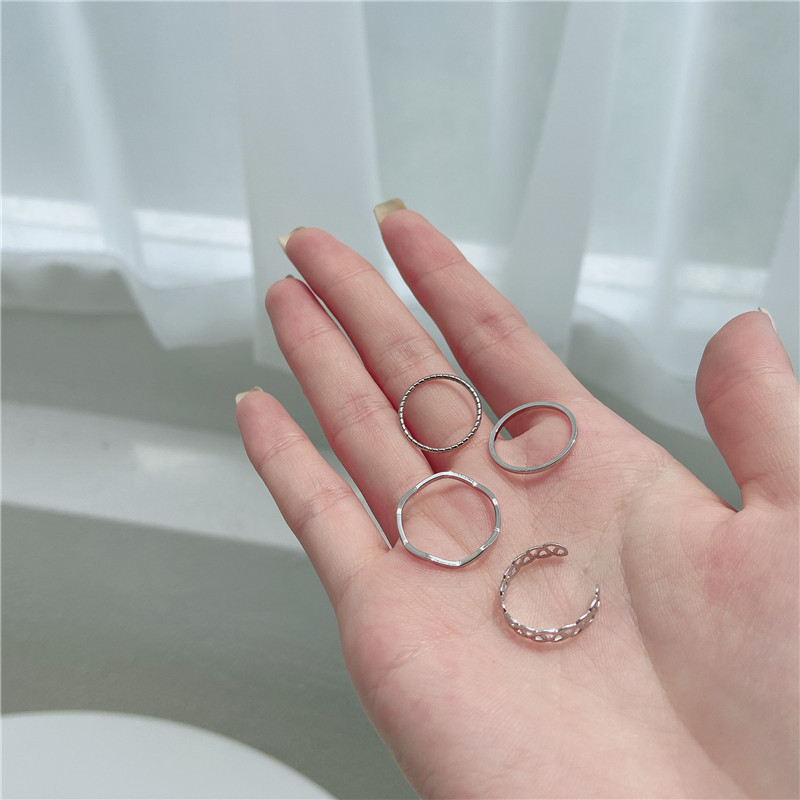 4pcs / Set Cincin Warna Emas / Silver Gaya Korea Untuk Wanita