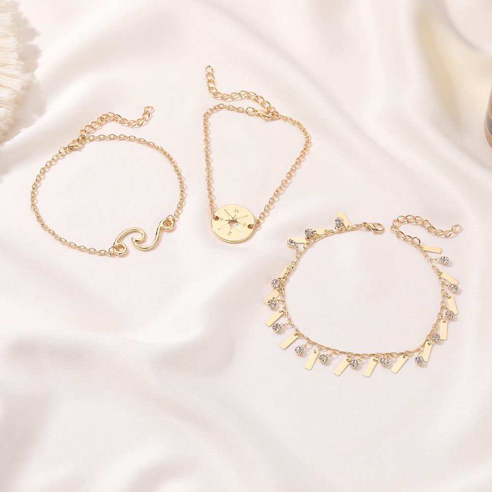 Eropa dan Amerika Gaya Baru Rumbai Tindik 3-Piece Kombinasi Gelang Set Kreatif Liontin Gelang Fashion Wanita Sederhana Perhiasan Emas