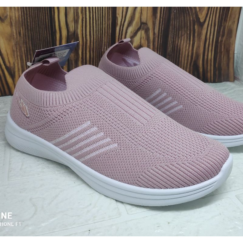 SEPATU SLIP ON NEWERA WINDA &amp; WINNY 02 37-41 dan 33-36  model kaos kaki bandrol Rp 119800