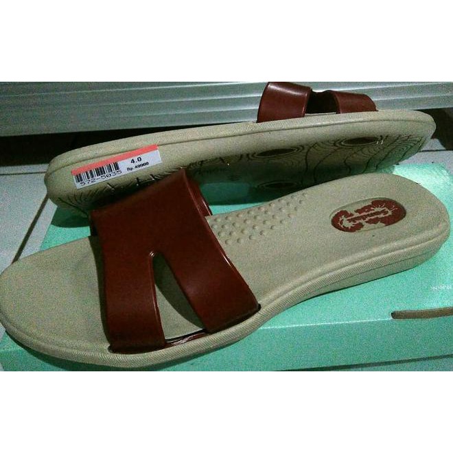 Bata Sandal Karet Wanita