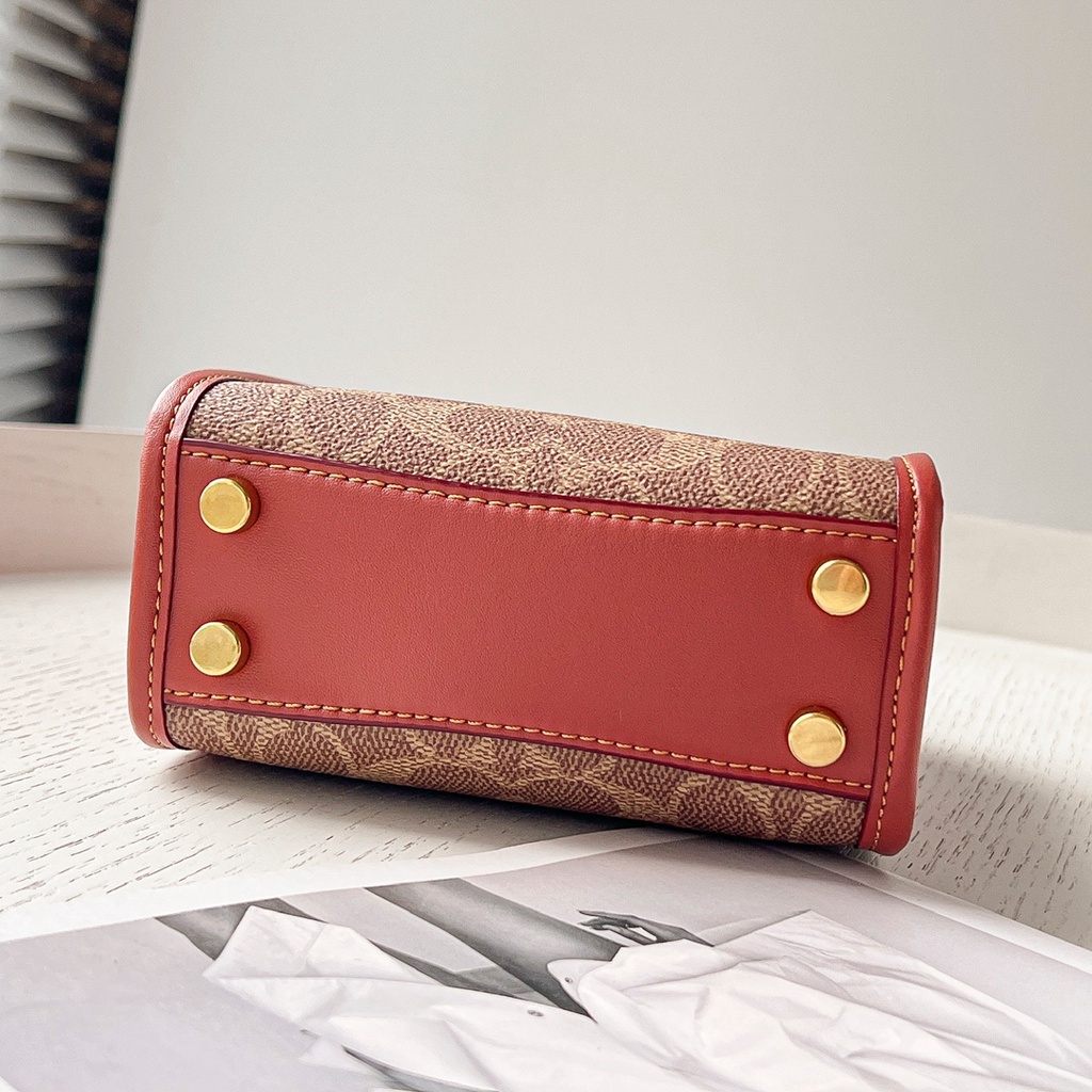 TAS WANITA SELEMPANG TRAVELBAG C5277 MINI Cashin Tote In Signature Canvas