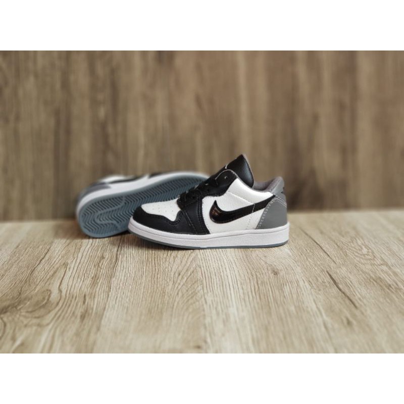 Sepatu Anak Laki dan Sepatu Sneakers Anak Perempuan Jordan Kids Sepatu Anak Laki Laki 10 Tahun Sepatu Anak Sneakers Laki Laki Perempuan Nike Jordan low Grade Original