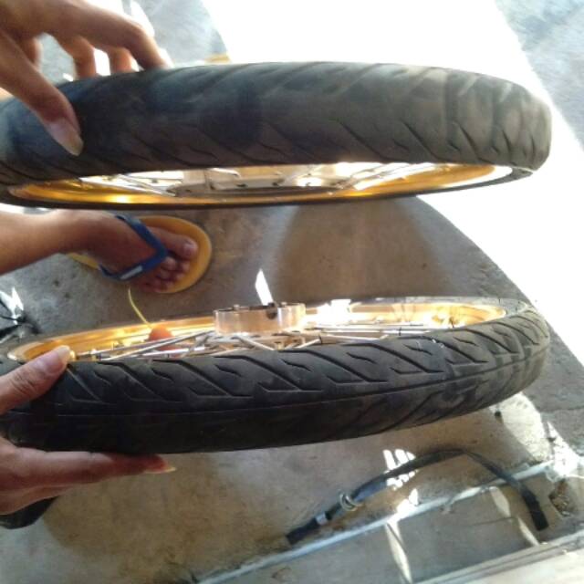 Velk murah ring 17 merk Rossi UK 1.40 bekas beat fi tinggal pasang