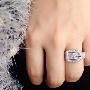 SEUSUK Cincin Fashion Motif Ikat Pinggang Aksen  Warna Silver untuk Hadiah Wanita