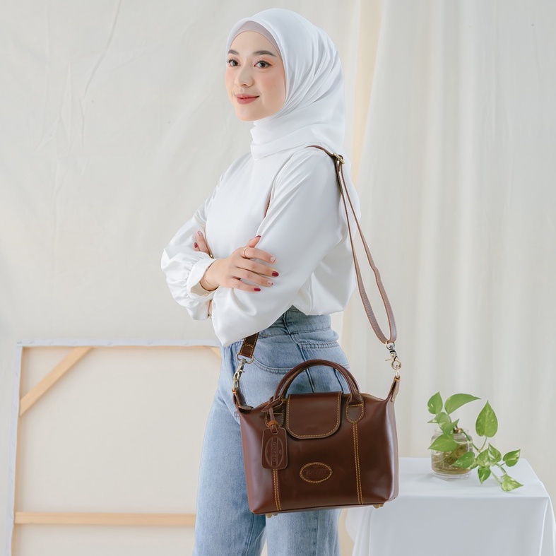 TAS WANITA HANDBAG KULIT SAPI ASLI LC /TAS SLEMPANG DAN TOP HENDEL/ FREE GRAVIR NAMA DI GANTUNGAN TAS