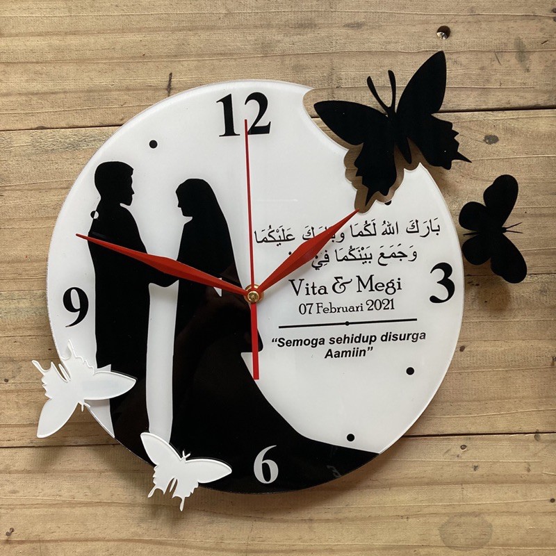 KADO PERNIKAHAN JAM AKRILIK TEMA KUPU