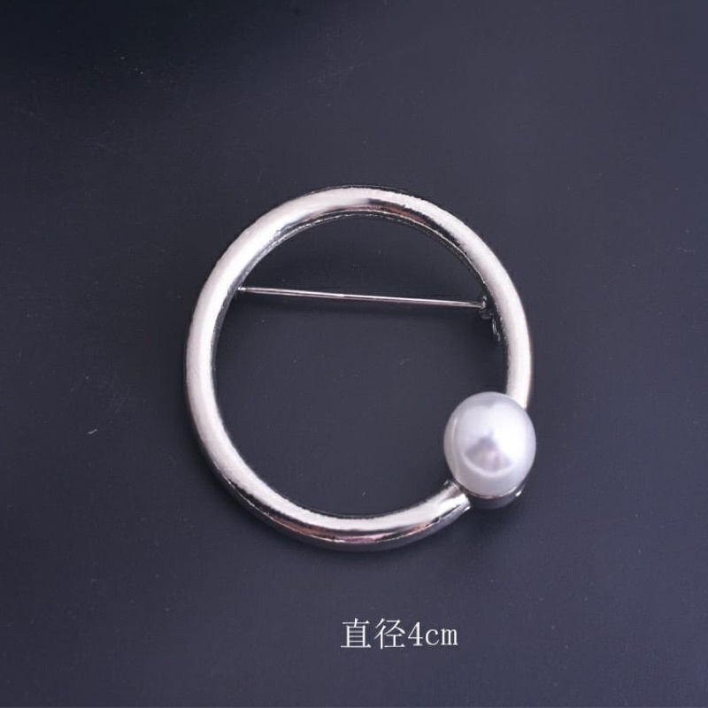 Brooch / bros cantik / bros jilbab / bros murah / bros murmer / bros love / bros geometri / Bros Mewah Bros Elegan Bros Hijab Bros Kebaya Bros Dada bros Tuspin Bros Pin Btrooch Korean Style Brooch AKsesories Jilbab Accessories BRS-B02 Bros Daily BZO-SILVER-ROUND