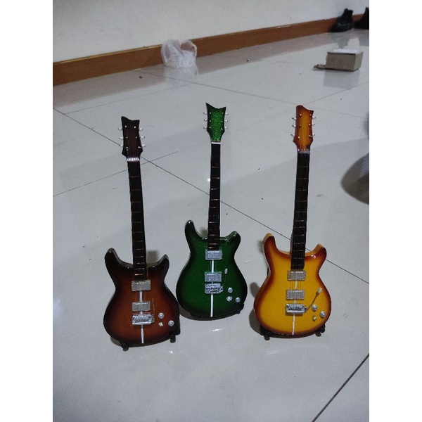 miniatur gitar listrik hiasan rumah antik