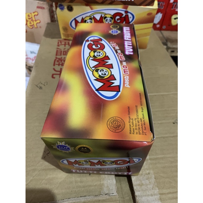 Wafer-Biskuit- Momogi Snack Rasa Tutti Fruiti -Biskuit-Wafer.