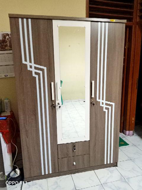 Lemari Pakaian 3 Pintu Cermin Lp 32 Ly