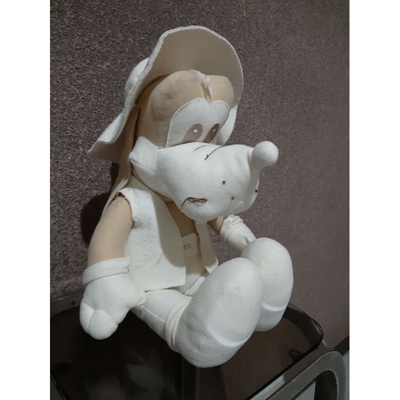 BONEKA GOOFY WHITE
