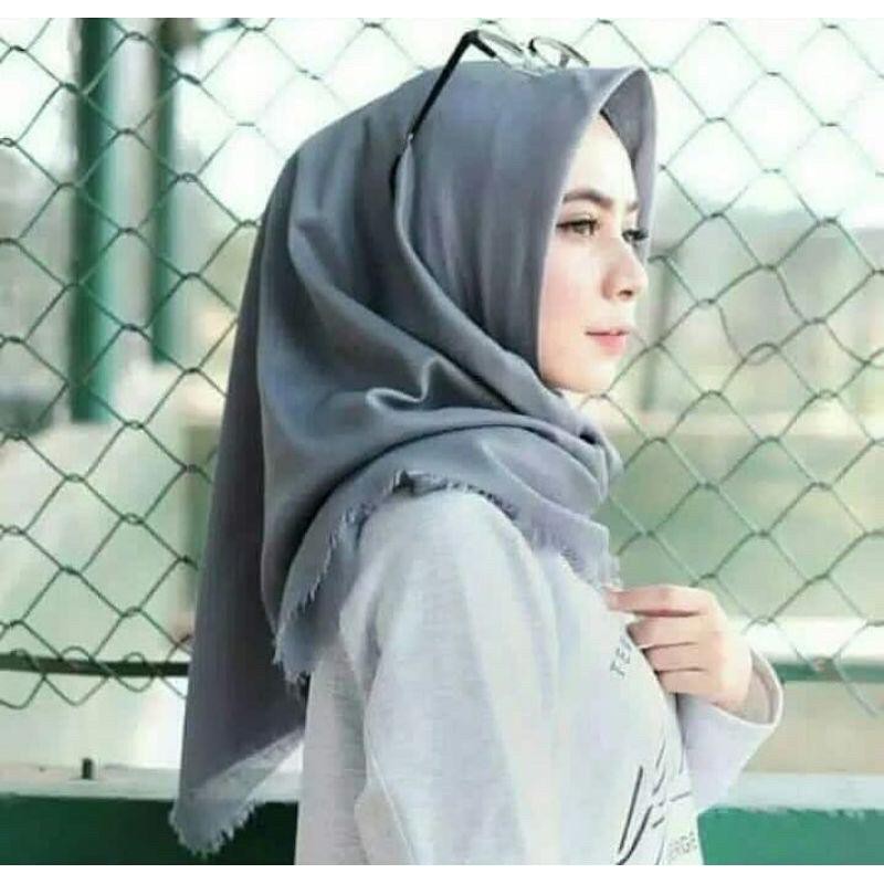 Saudia Jilbab Segi Empat Rawis 110 x 110 CM