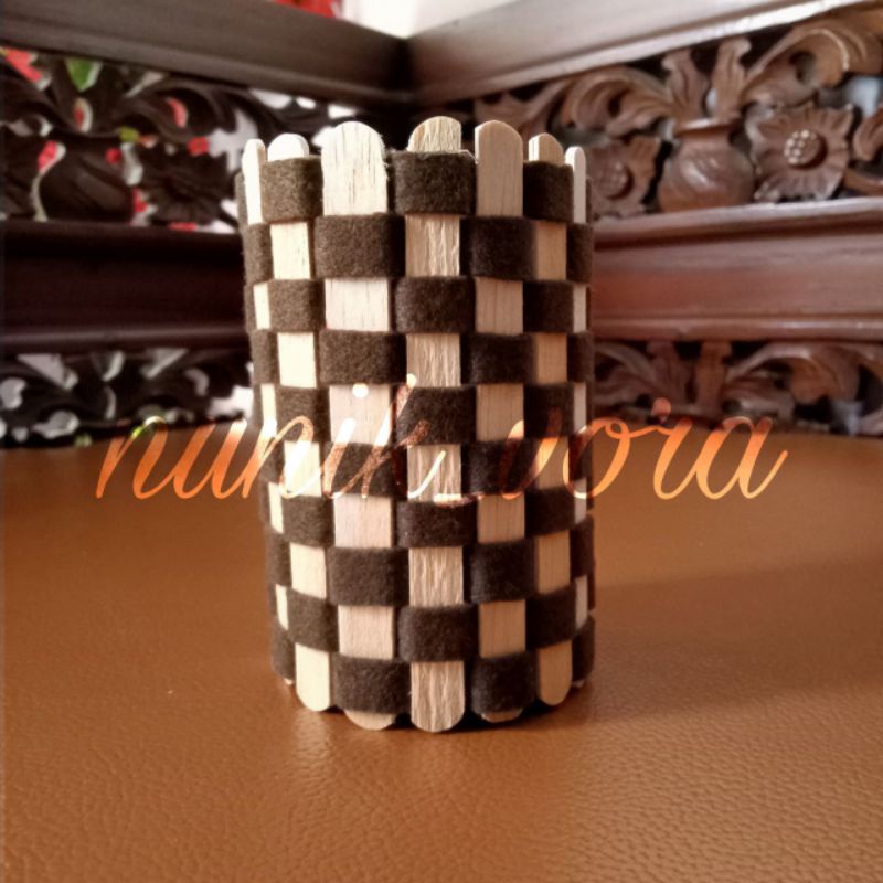 

Tempat Pensil dari Stick Es Krim