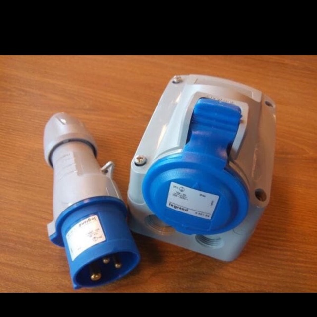 Stop kontak industri legrand / soket industri 3pin 32a 16a 16 32 ampere 3 kaki / 4 kaki pin