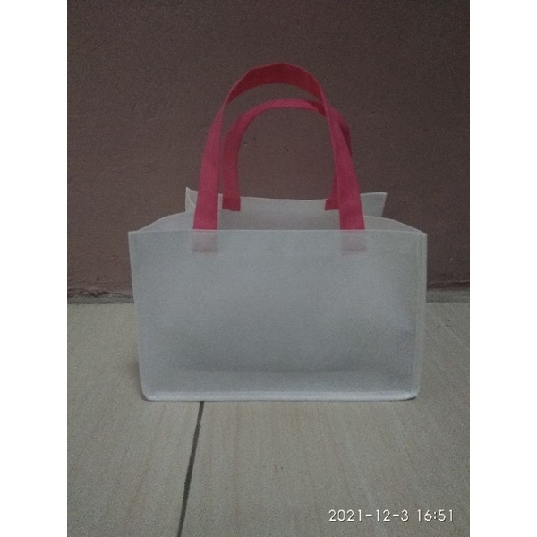 

READY 232215 TAS SPUNBOND KOTAK NASI