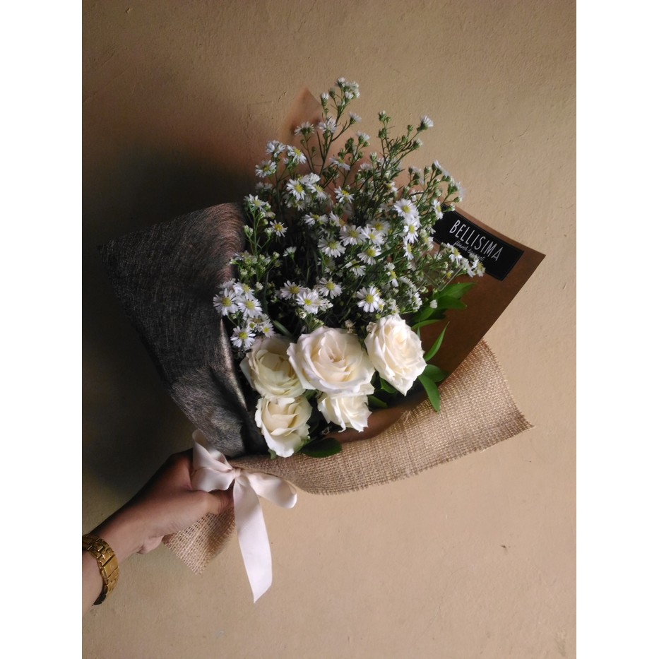 Bellisima Florist Bogor Buket Mawar Putih Aster Pikok Asli Bunga Wisuda Bogor Valentine Shopee Indonesia