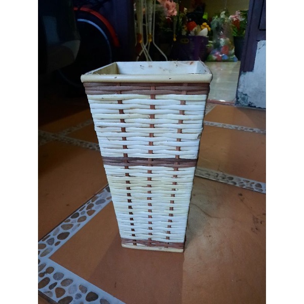 vas bunga rotan anyam /pot rotan /pot anyam