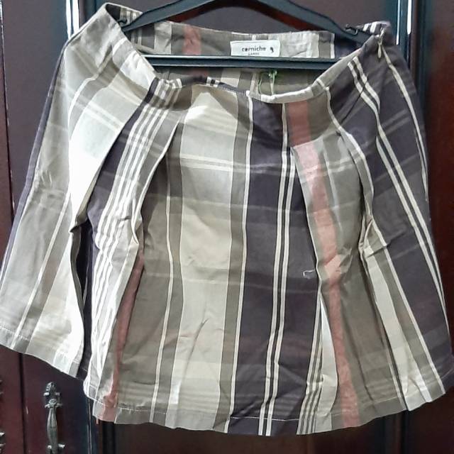 Preloved celana pendek kulot merk corniche