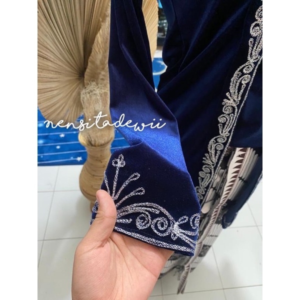 Kebaya Bludru Kutubaru - Body Panjang, Bordir Silver