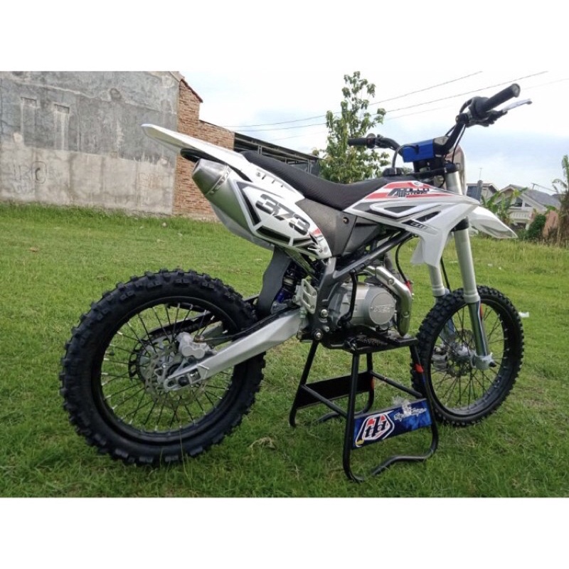 RFZ Y 125 CC NEW