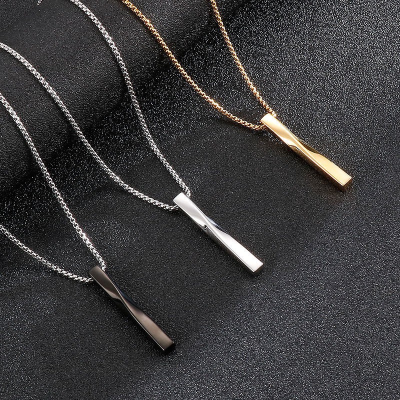 Kalung Rantai Klavikula Bahan stainless steel Dengan Liontin Kulit Ular Panjang Untuk Pria