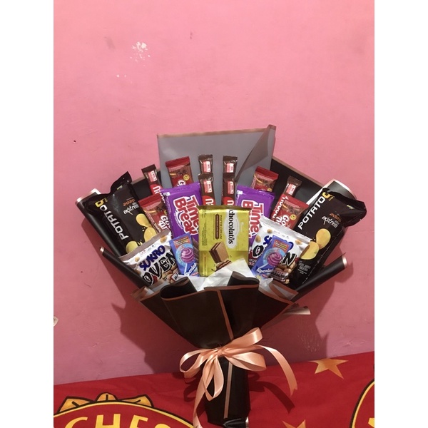 

BUKET JEMBER. BUKET SNACK /UANG /BUNGA /GOOD DAY request sesuai budget