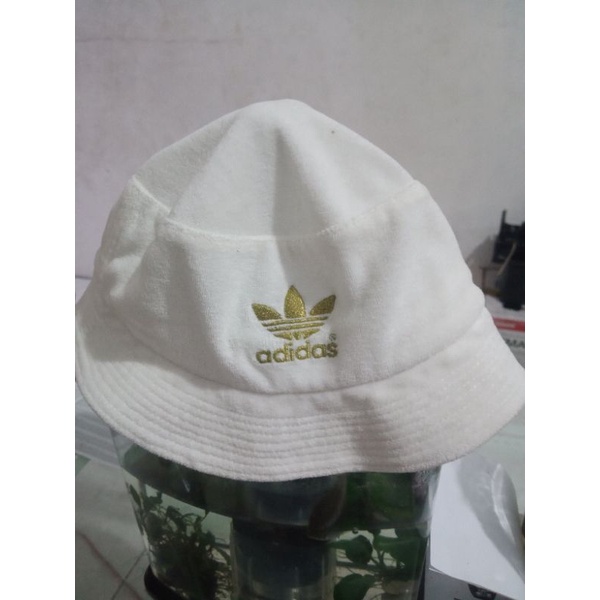 topi Adidas Bucket