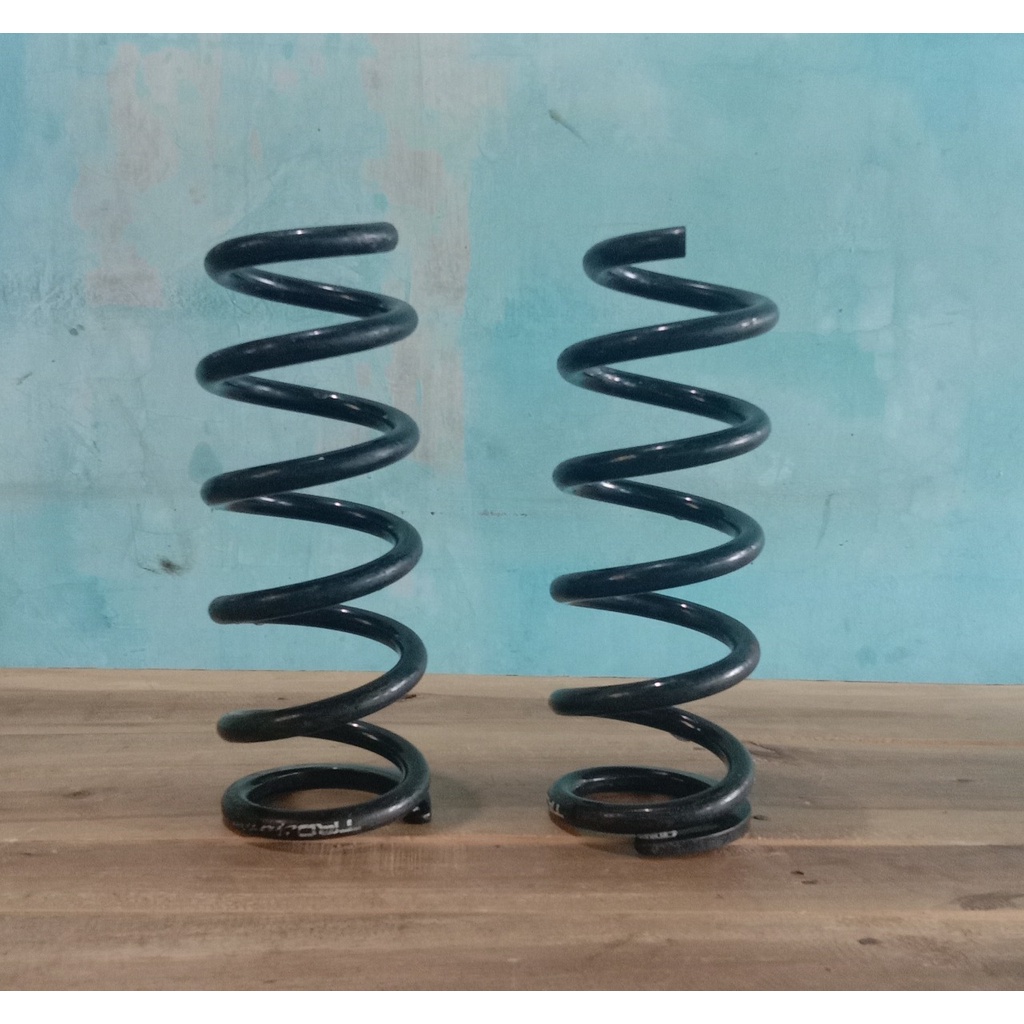 Coil Spring Per Rear Toyota Fortuner / Per Belakang Toyota Fortuner Merk TRD