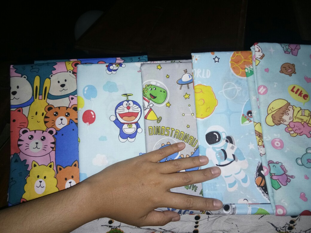 Astrodinaut - Kain Sprei Katun Lokal Meteran Carlotta