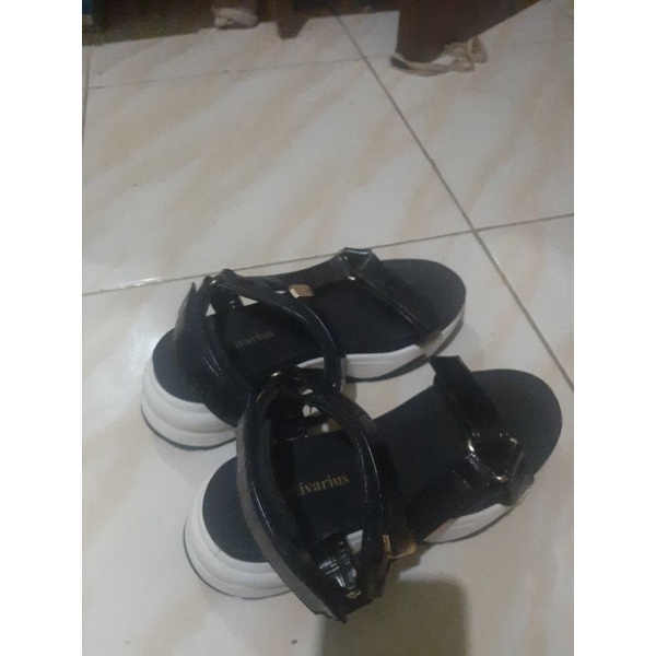 sepatu sandal stradivarius