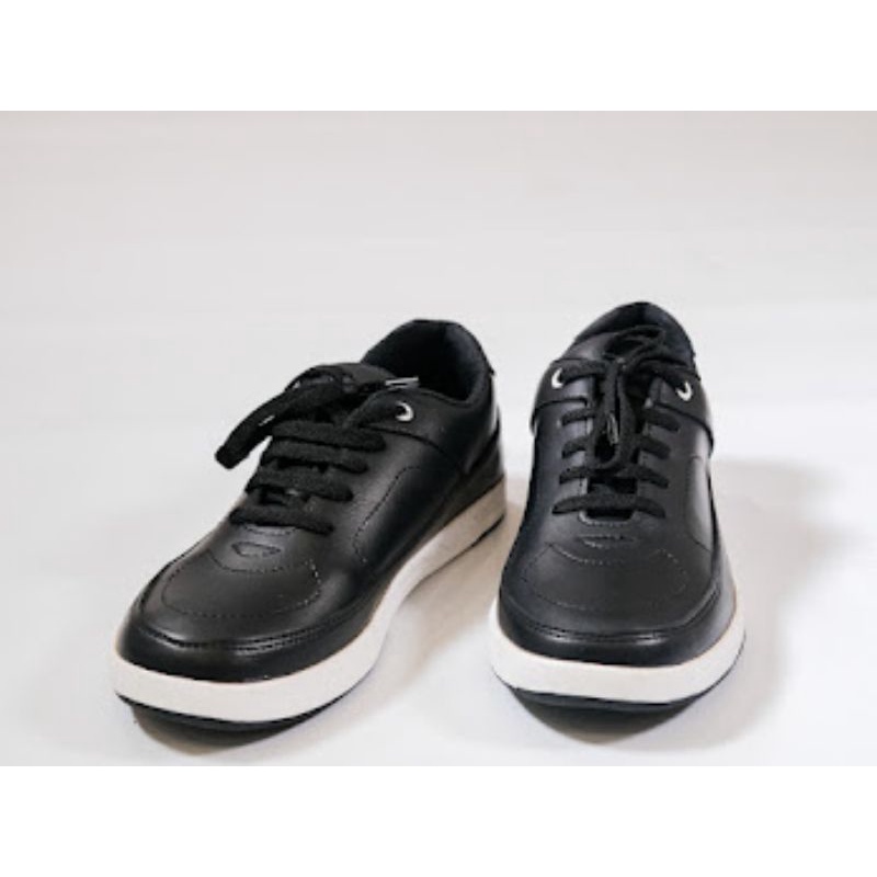 SEPATU SNEAKER CASUAL SANTAI