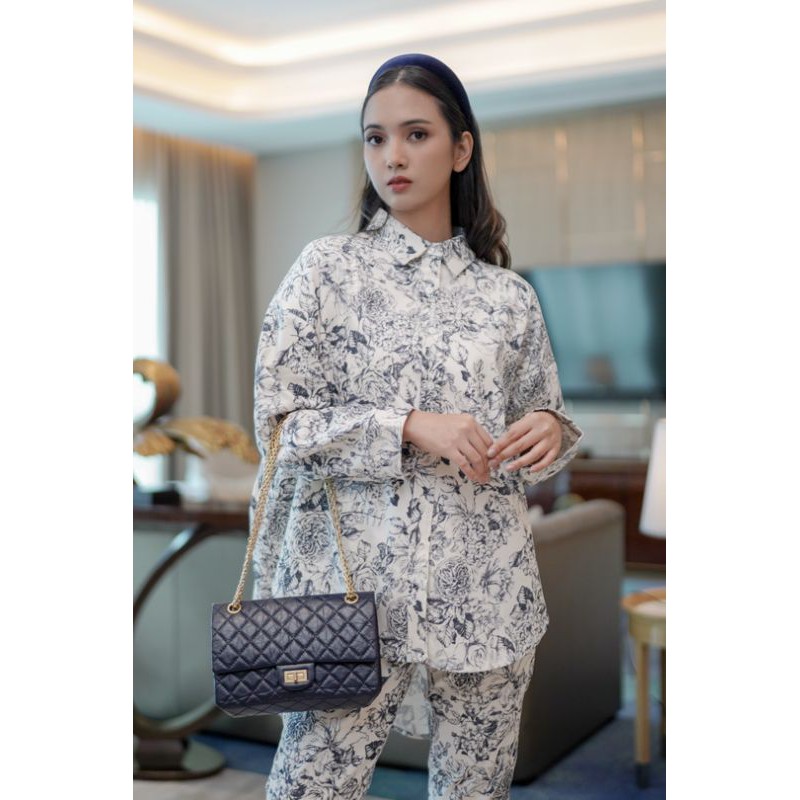 Le Jardin Bleu Oversized Shirt Benang Jarum by Buttonscarves