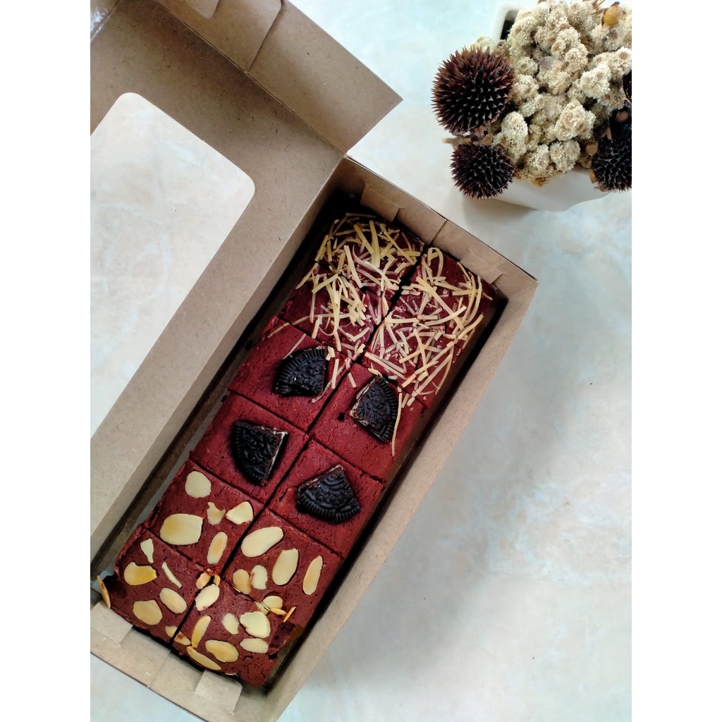 

Fudgy brownies redvelved toping keju almond oreo chococips chocolate brownis panggang red velved kering