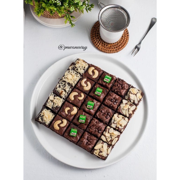 

fudgy brownies HAMPERS BROWNIES