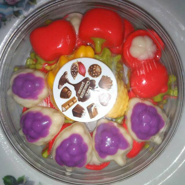 

Coklat praline karakter aneka buah