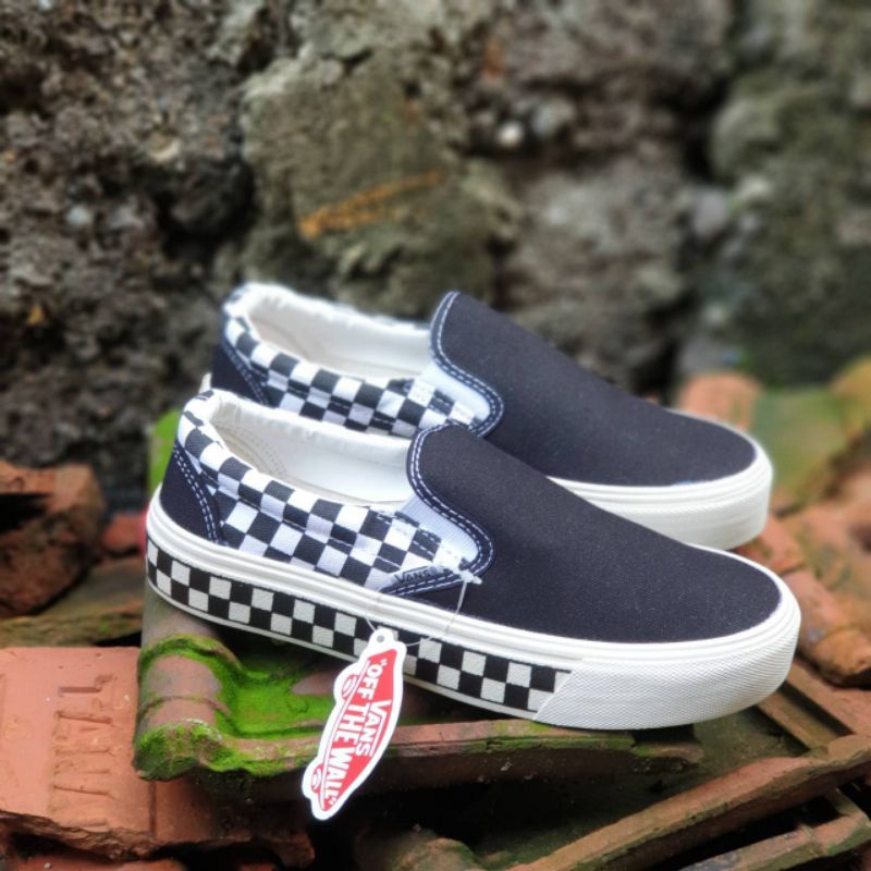 Sepatu VANS ChecBoard Slip On. Ukuran 36-43 unisex. Grade Ori