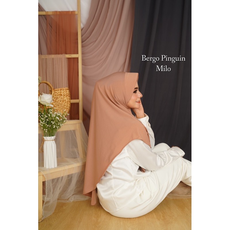 Bergo Pad Pinguin jersey Rumahan