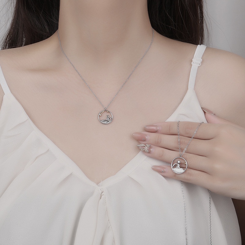 Kalung Rantai Klavikula Dengan Liontin Hewan Pangeran Dua Warna Bahan Alloy Untuk Pasangan