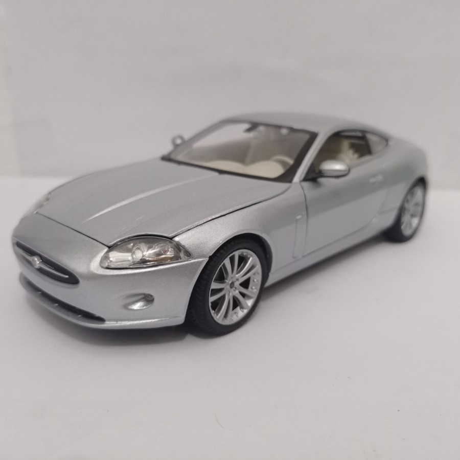 Diecast Jaguar XK Coupe Welly 1:24 miniatur mobil mainan koleksi murah