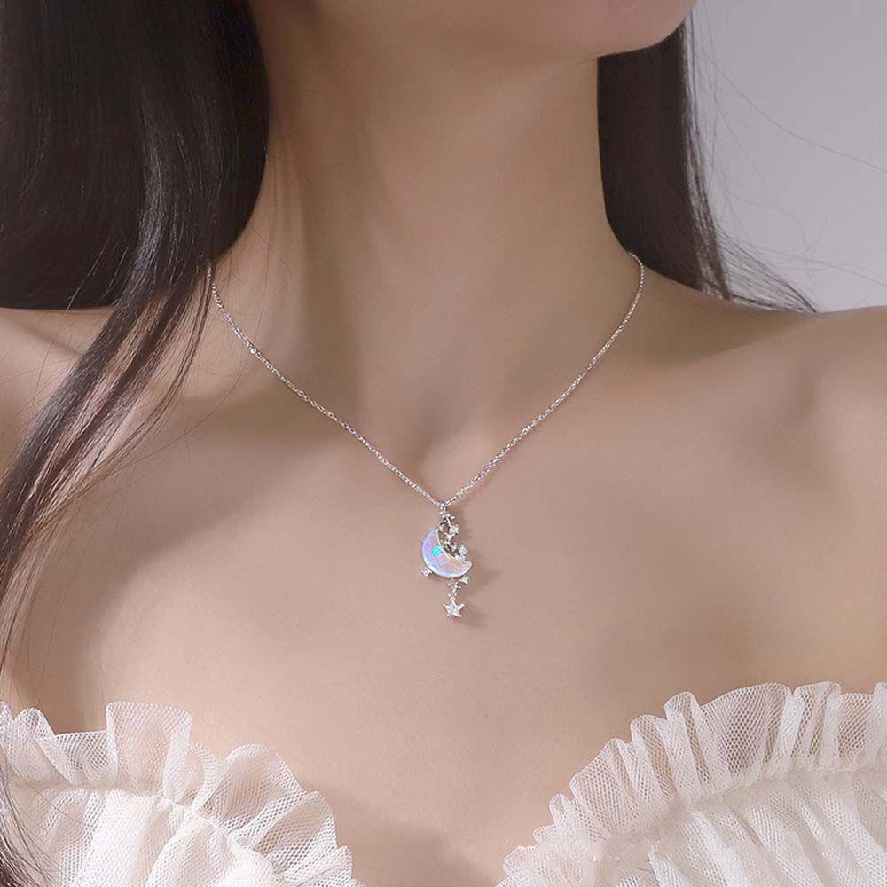 Mxbeauty Kalung Wanita Mewah Sederhana Bulan Bintang Liontin Hadiah Temperamen Zirkon Rantai Klavikula