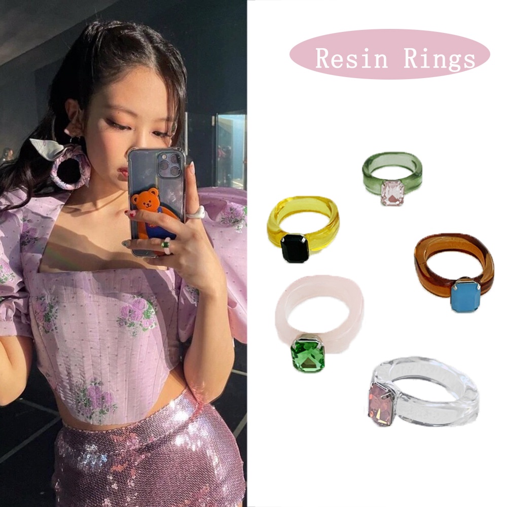 Cincin Geometris Bahan Resin Akrilik Transparan Aksen Berlian Imitasi Warna-Warni Gaya Retro Untuk Wanita