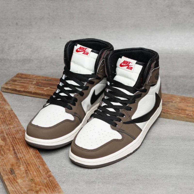 Sepatu Air Jordan 1 Retro x Travis Scott