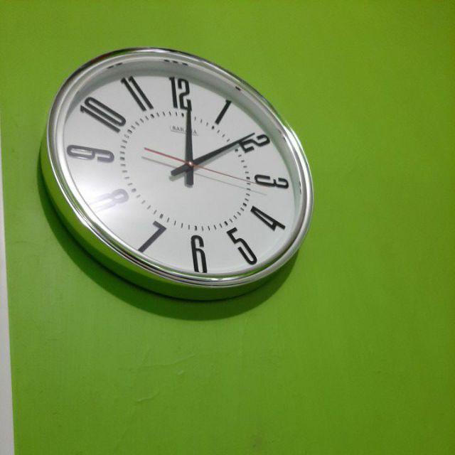 Jam Dinding Sakana 012c-3 With Quartz Movement Diameter 40cm Bagus