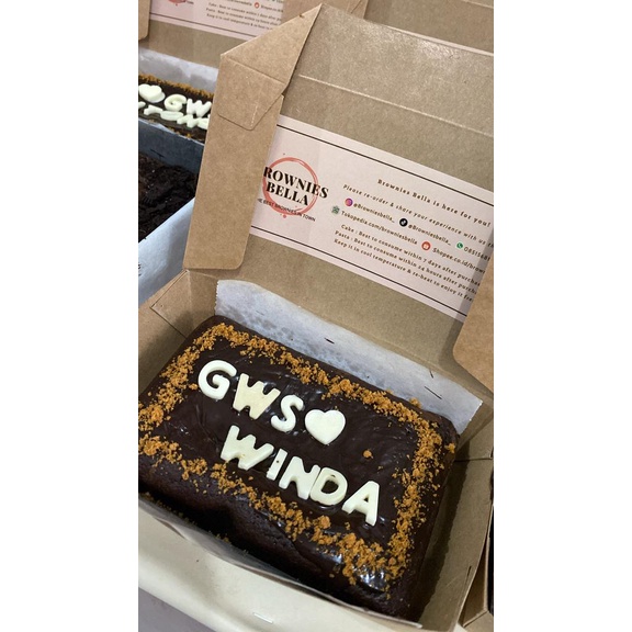 Brownies Bella PERSONAL SIZED CUSTOMIZED FUDGY BROWNIES with Personalized Messages II New Year Hampers