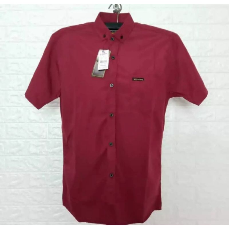 kemeja polos lengan pendek warna merah marun/hem polos/kemeja pria