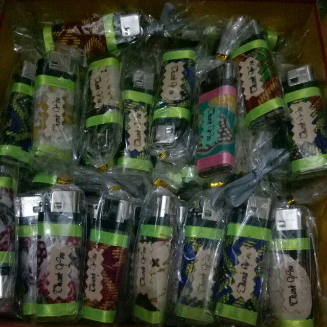 Souvenir Pernikahan Korek Gas Batik + Kemasan Pelastik + Tali Emas
