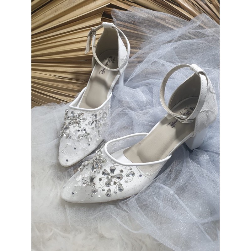 sepatu Nadya putih tali brukat 7cm hak tahu