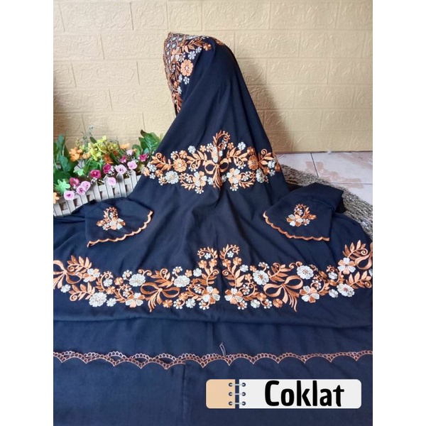 Mukena Dewasa Terusan Katun Micro Warna Hitam Bordir Kudusan